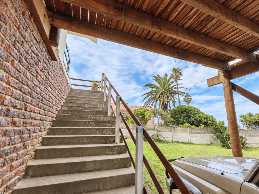 To Let 5 Bedroom Property for Rent in Gonubie Eastern Cape
